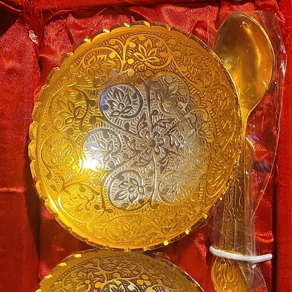 Vintage Traditional India Brass Decorative Bowl Set Red Velvet Box - Picture 7 of 11